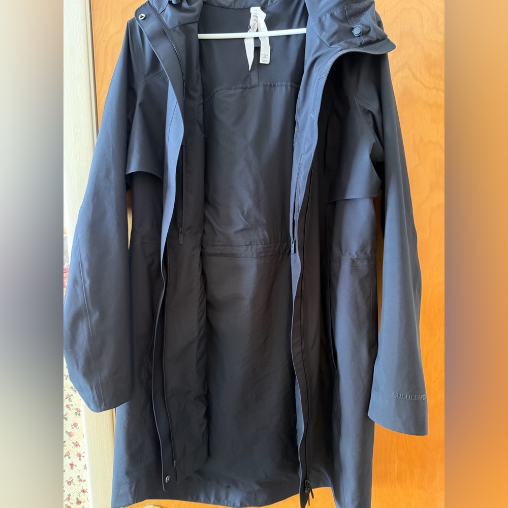 Lululemon Black Rain Jacket beautiful jacket